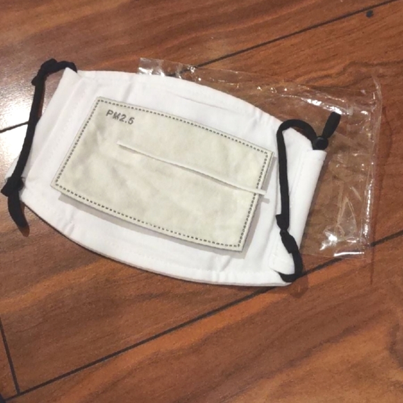 Tik Tok Crop Top Shorts Set With Face Mask - Picture 5 of 7